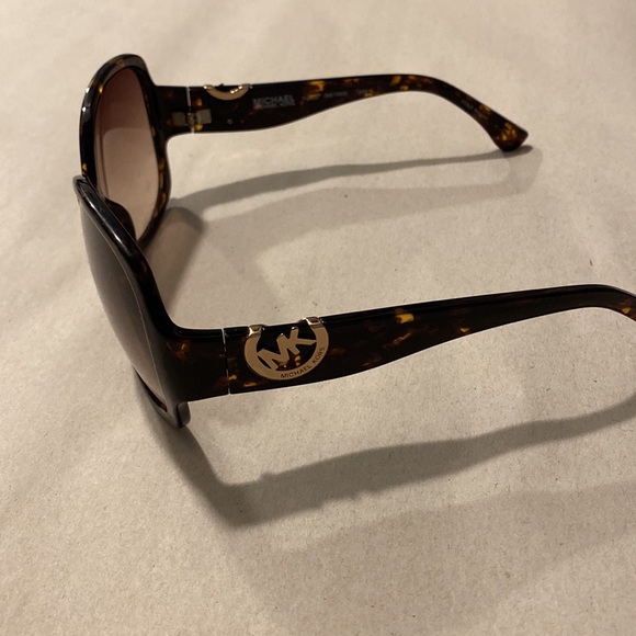 Michael Kors sunglasses with case, tortoise shell frames, brown lens. - Picture 3 of 5